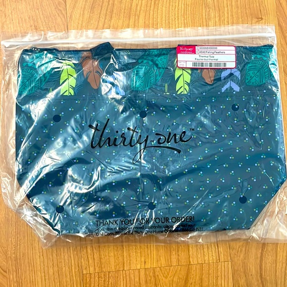 New Thirty-One Thermal Tote “Falling Feathers” design - Picture 2 of 4